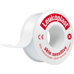 Fikseringstape, Leukoplast Skin Sensitive, 2,6m x 2,5cm, hvid, med silikonekl�ber, usteril *Denne vare tages ikke retur*