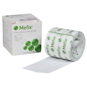 Fikseringstape, Mefix, 2,5m x 5cm, hvid, p� rulle, perforeret, usteril *Denne vare tages ikke retur*